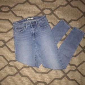 Light Wash High Rise Skinny Jeans